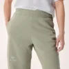 Emblem Fleece Jogger für Damen